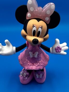 Bloomin' Bows Minnie Mouse interactive talking and singing doll